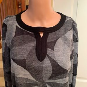 NINA LEONARD. Gray & Black knit top, long sleeves. Round neck. Floral pa…